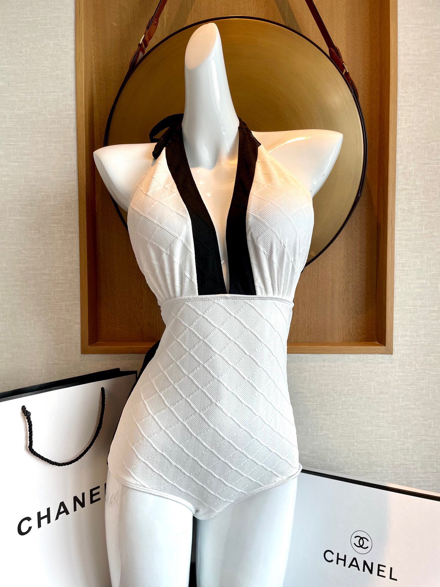 C 25 New Black and White One-piece Swimsuit