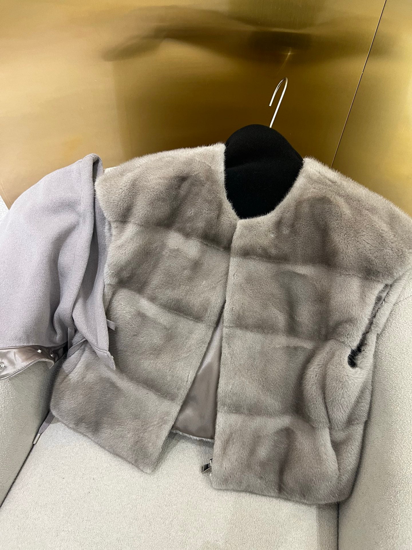 Bru 25 Noble and luxurious Mink Hooded Vest