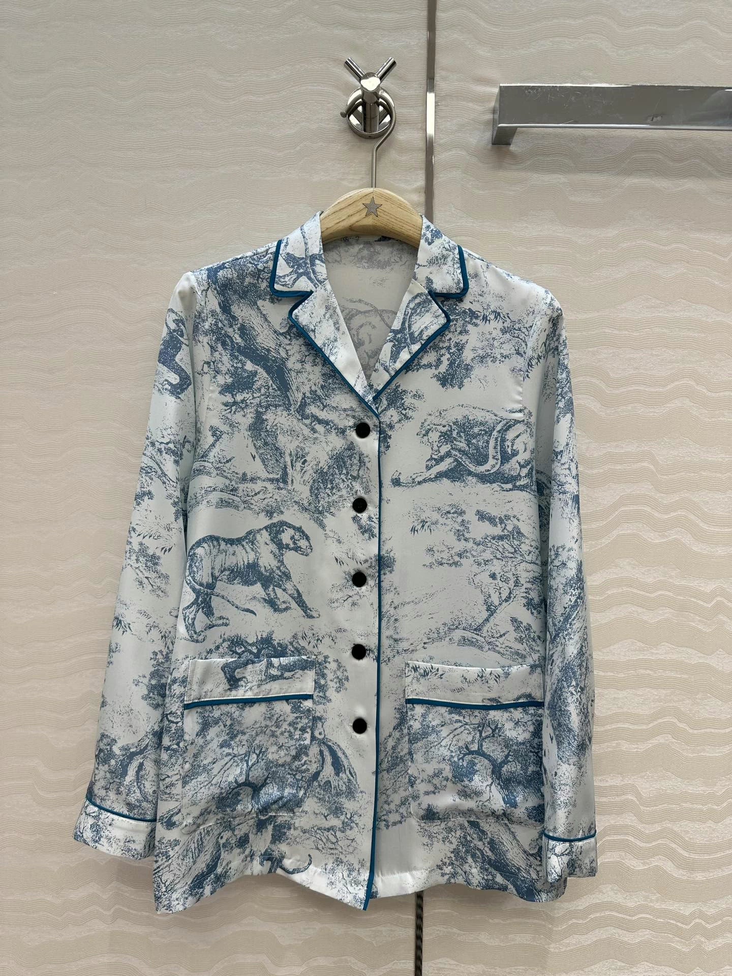 25 Animal Jungle Print Silk Suit