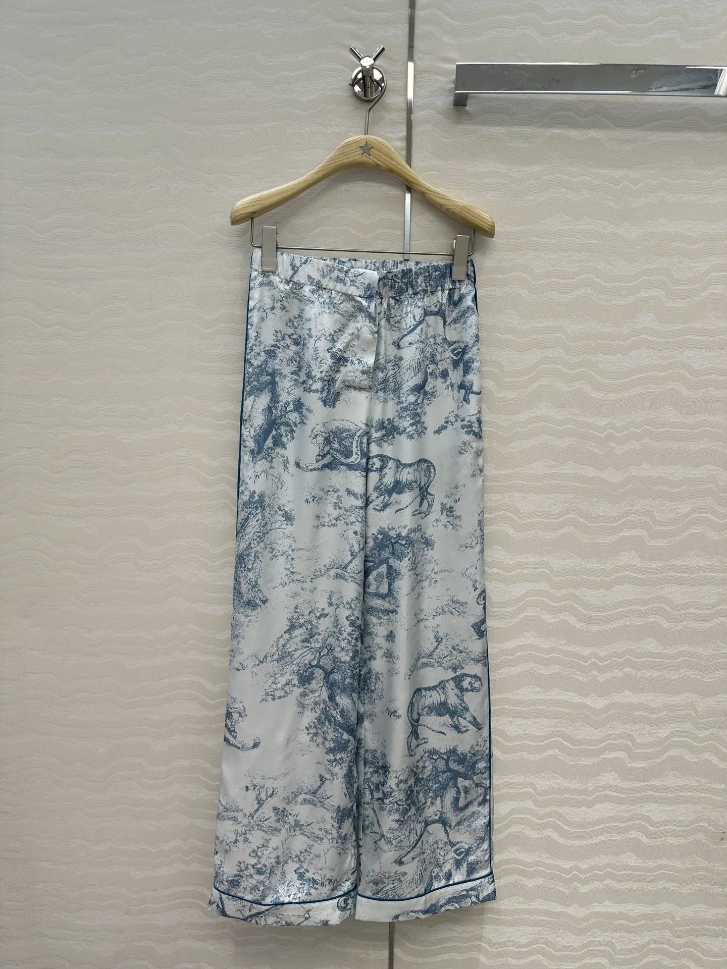 25 Animal Jungle Print Silk Suit