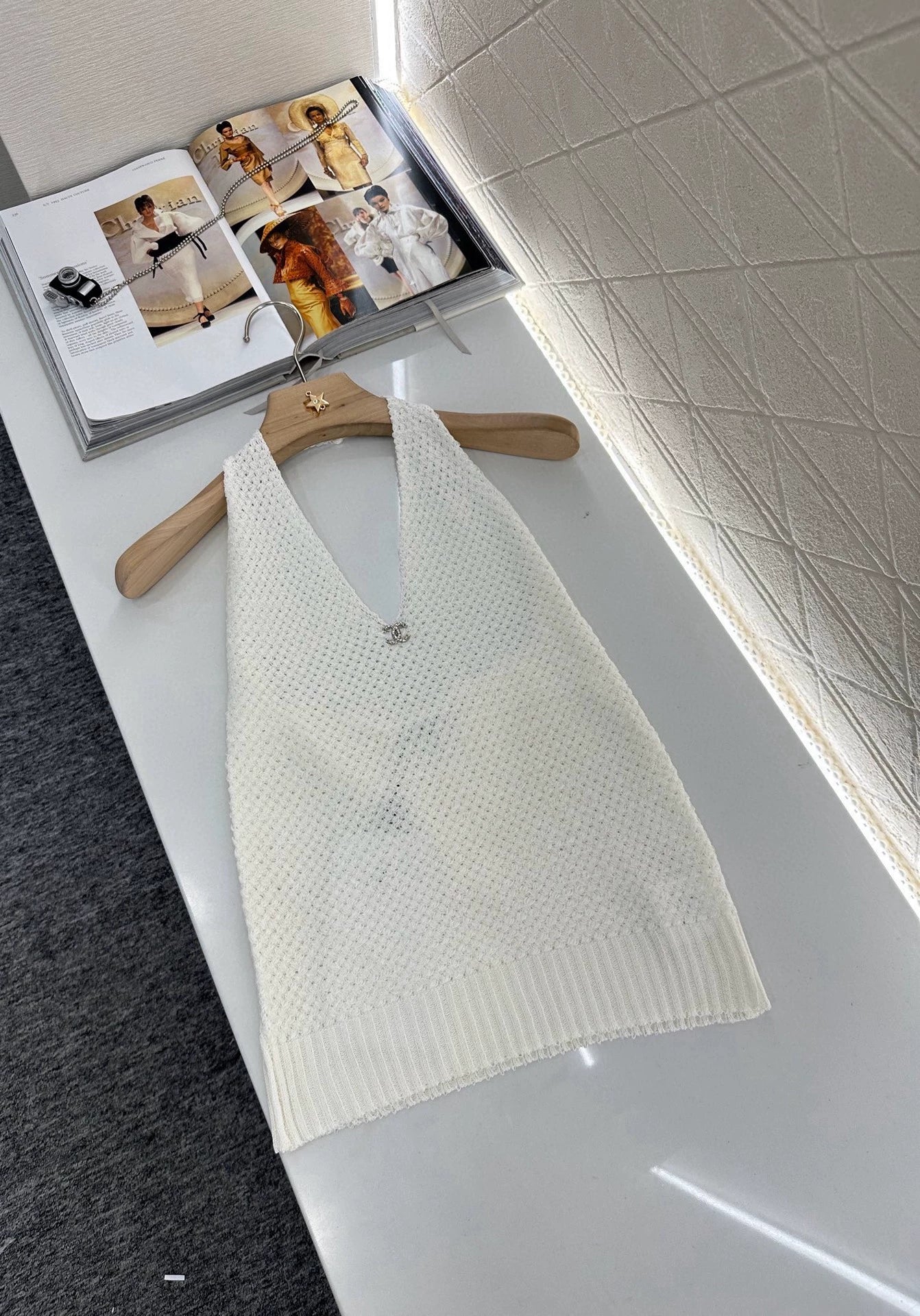 C 25 Neckline Cutout Knit Vest