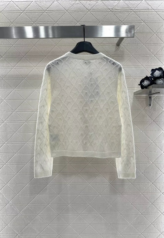 C 25 Klassische Strickjacke
