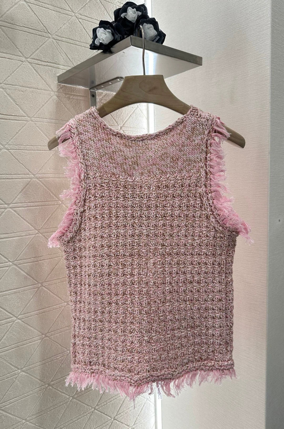 c 25 New Round Neck Raw Edge Knit Vests