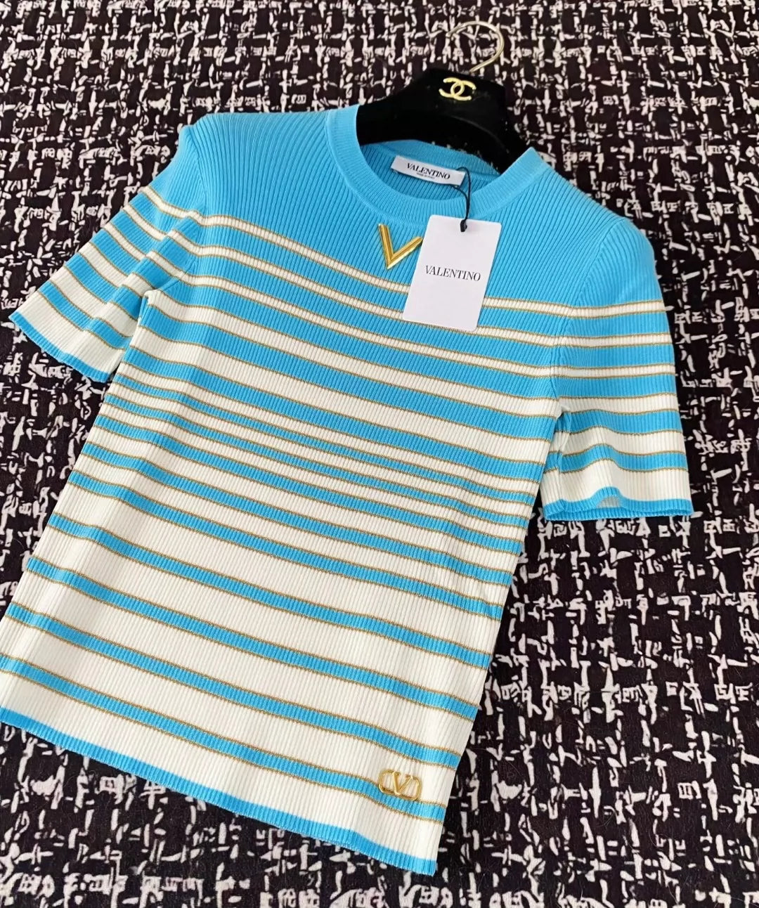 V 25 New Color-Collision Stripe Metal Button Round Neck Short Sleeve Knit Top (Navy, Blue)