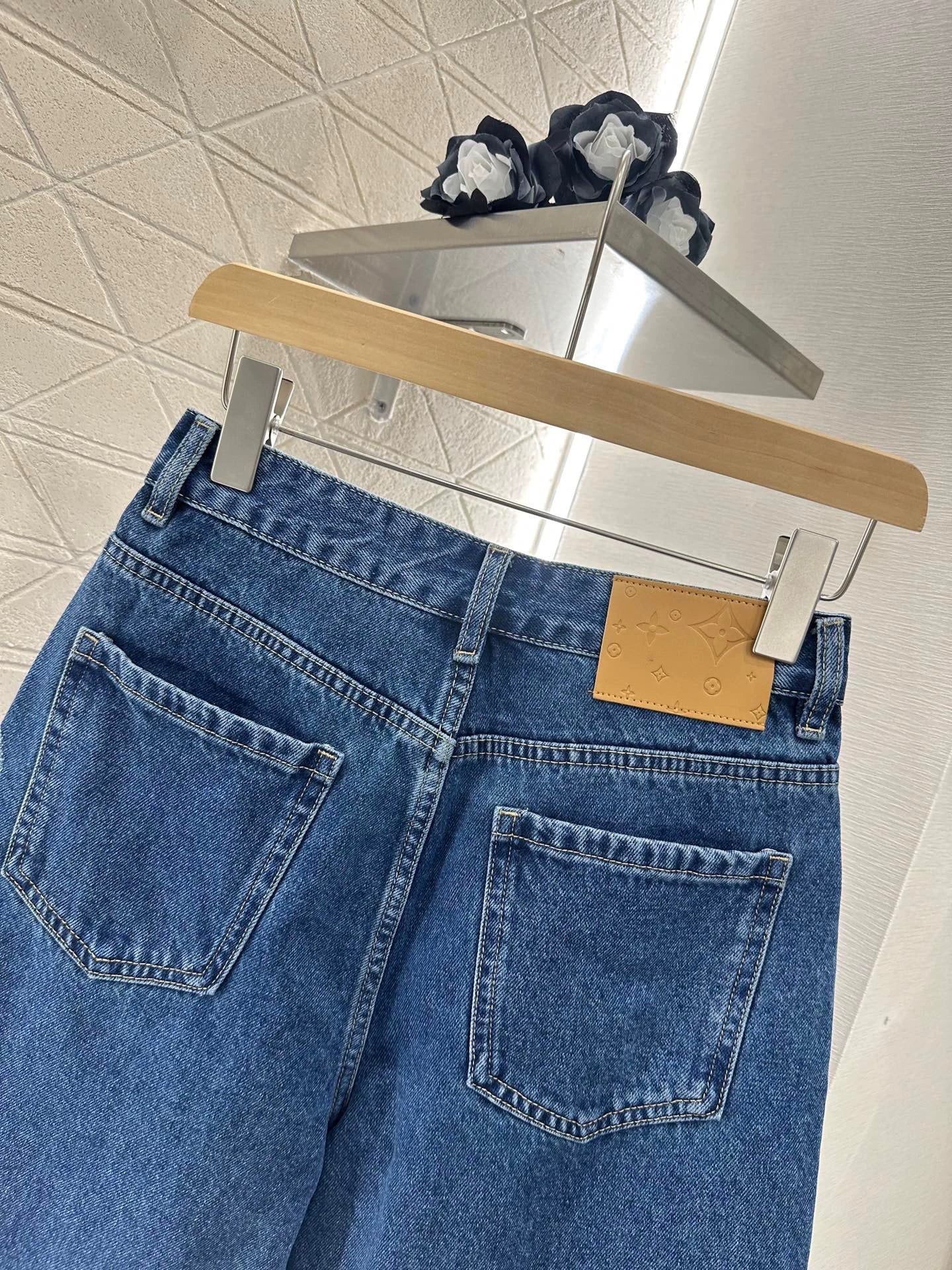 1ou 25 Jeansshorts mit Laserdruck und hoher Taille