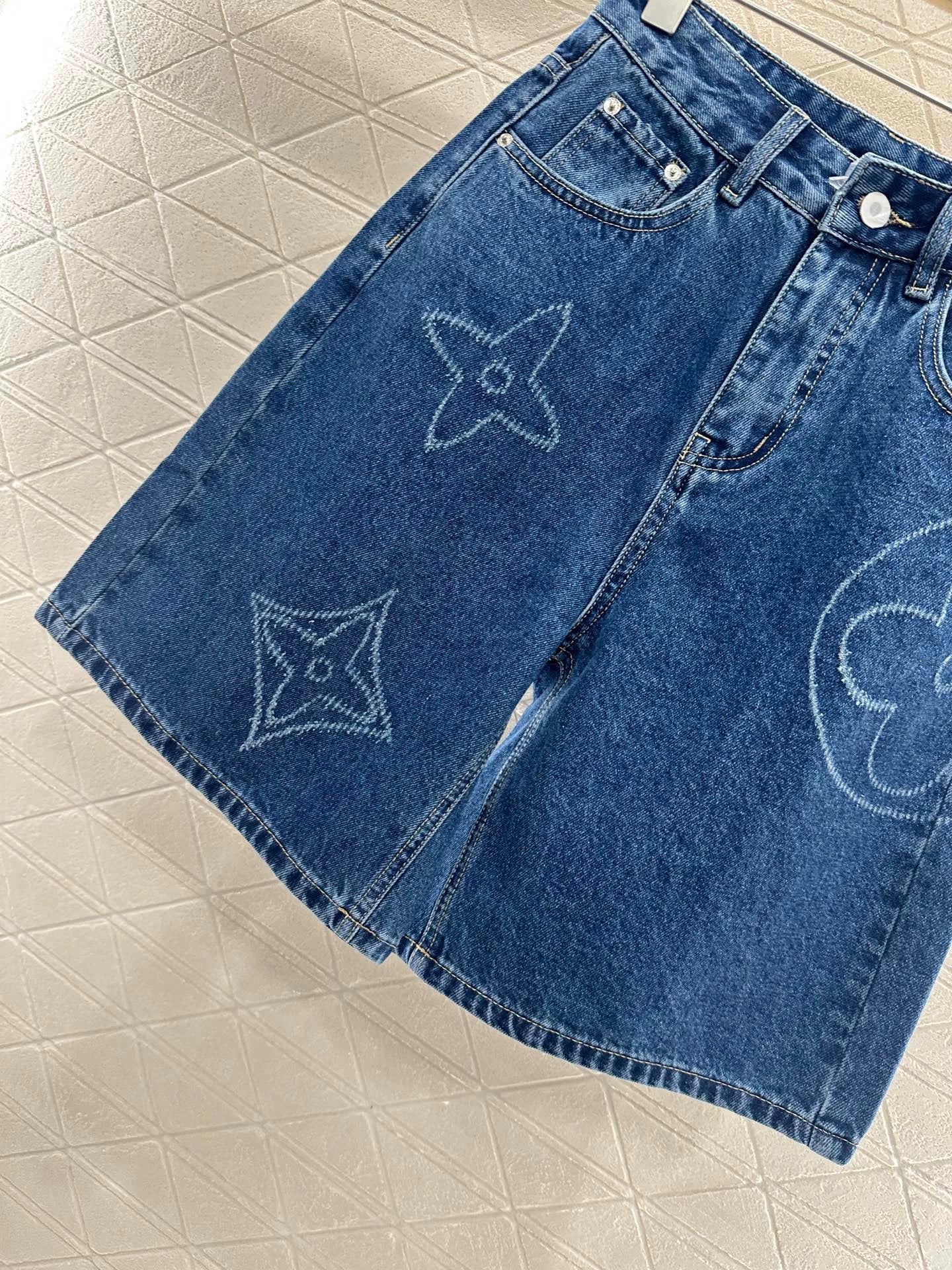 1ou 25 Jeansshorts mit Laserdruck und hoher Taille