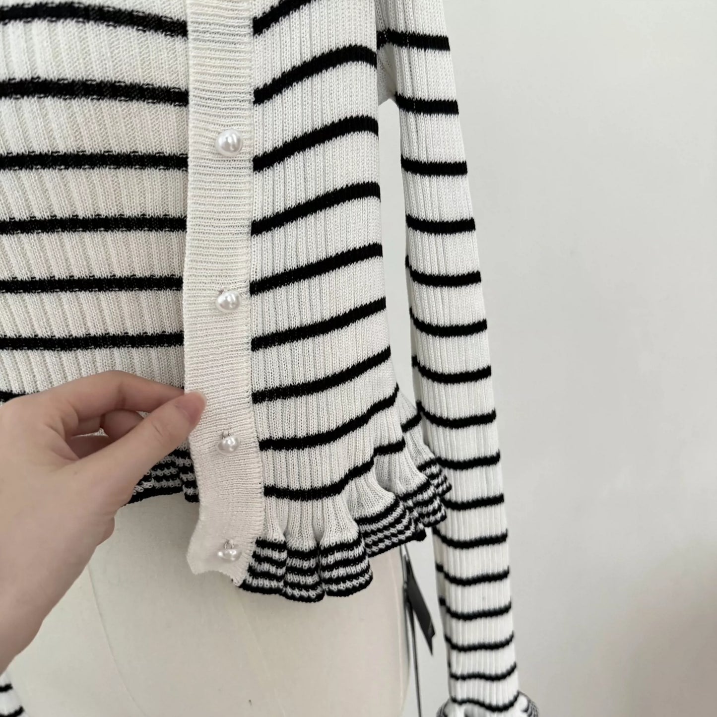 D 25 Striped Knitwear V-Neck Cardigan Jacket