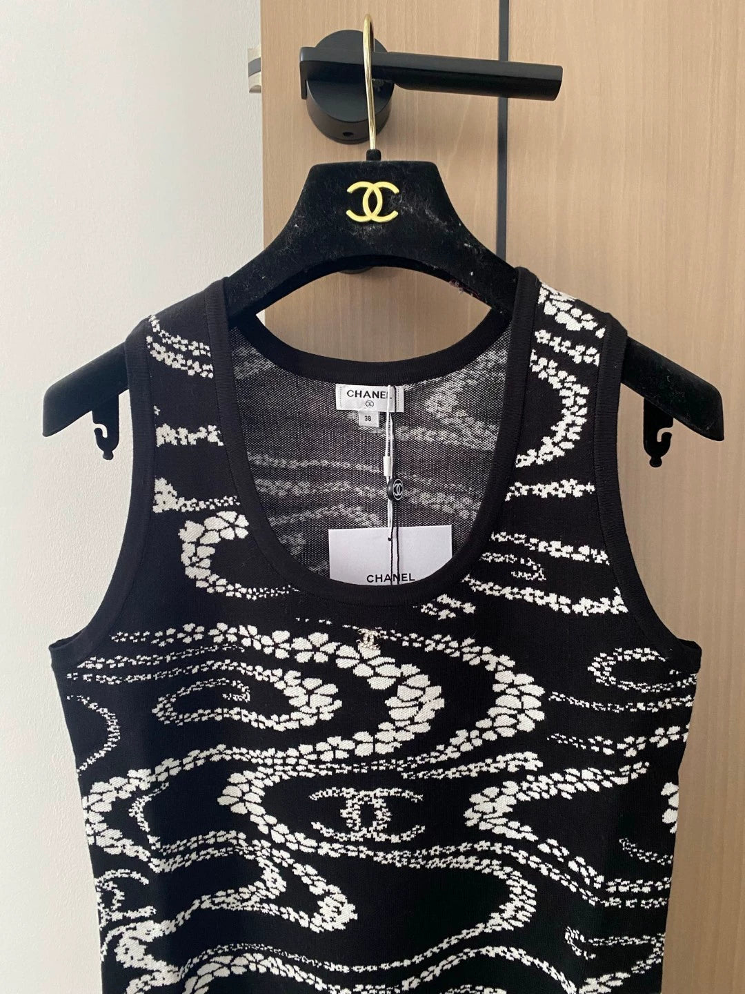 C 25 new petal pattern round neck sleeveless knitted vest
