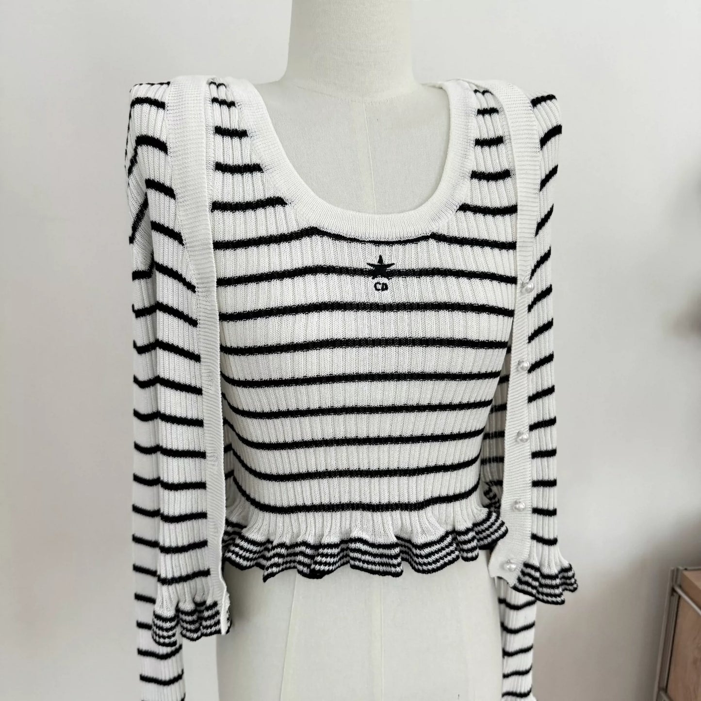 D 25 Striped Knitwear V-Neck Cardigan Jacket