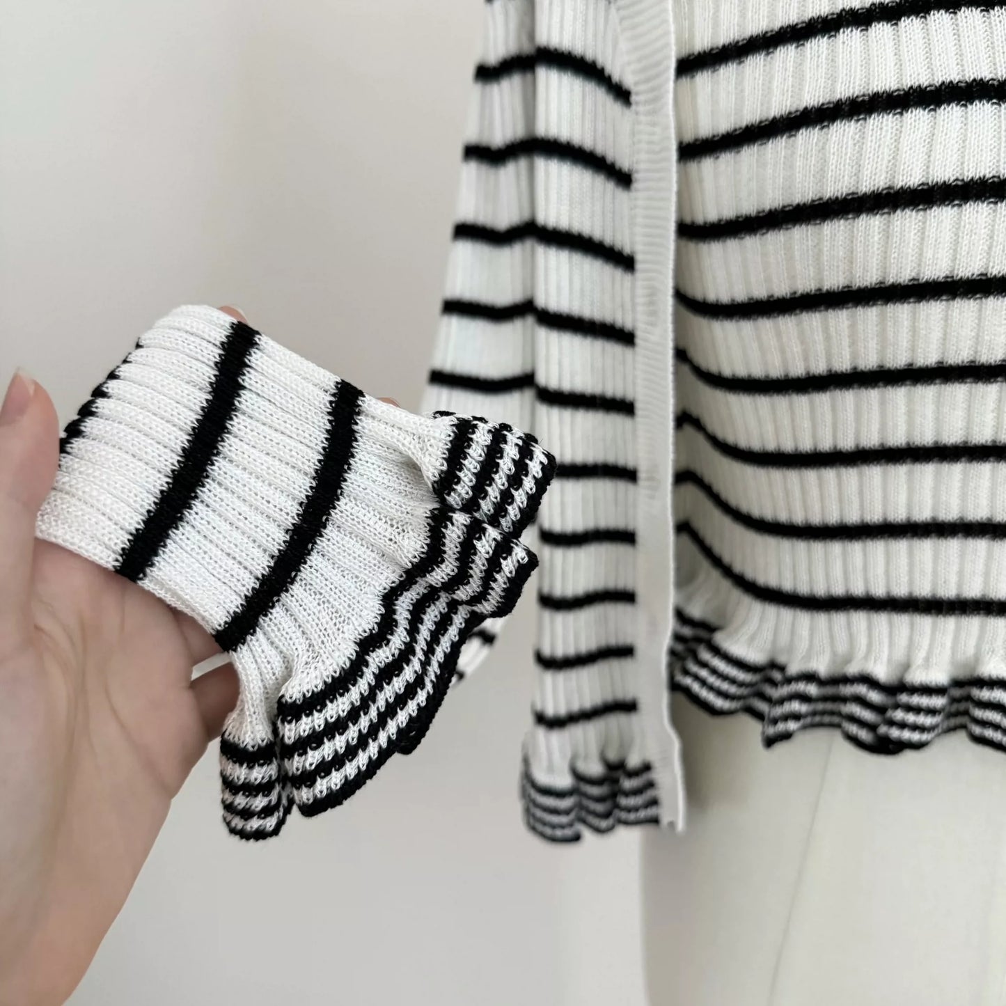 D 25 Striped Knitwear V-Neck Cardigan Jacket