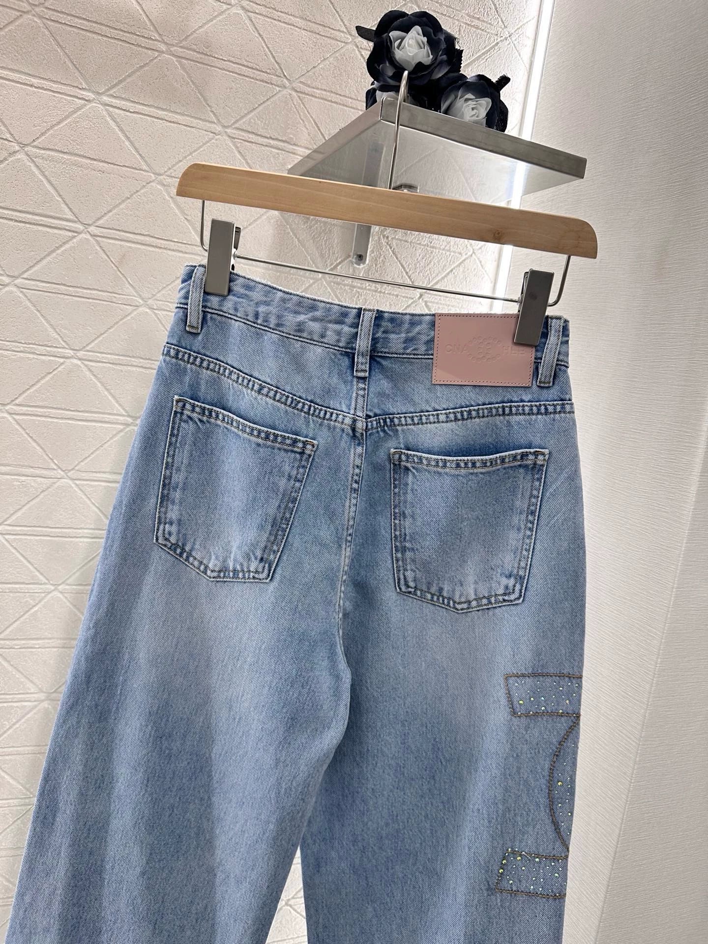 C 25 Weite Jeanshose mit Strass