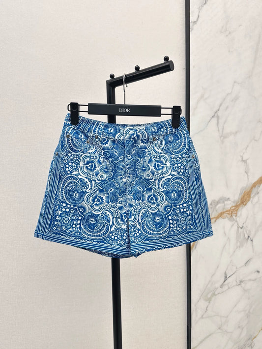 D 25 Neue Denim-Kollektion mit Schmetterlingsmuster in Seladonfarbe