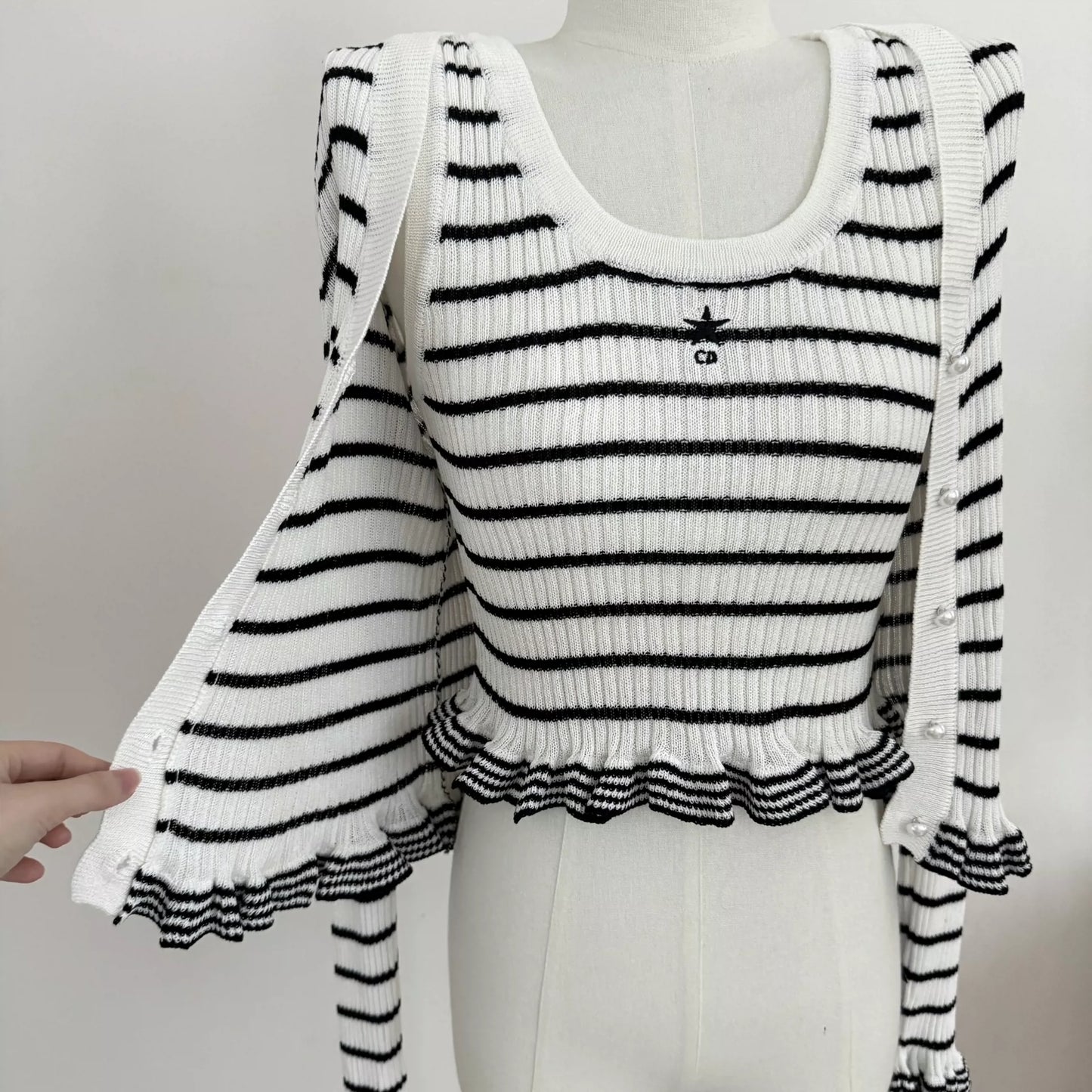 D 25 Striped Knitwear V-Neck Cardigan Jacket