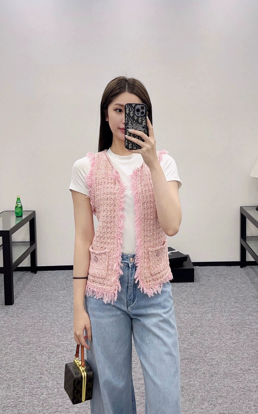 c 25 New Round Neck Raw Edge Knit Vests