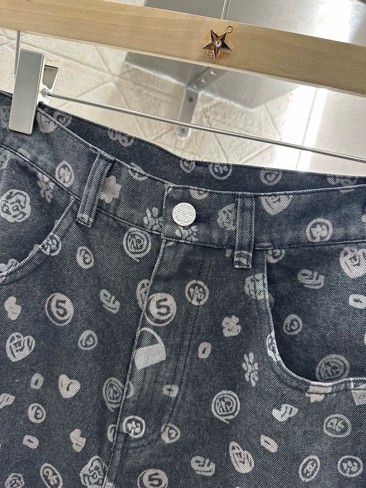 C 25 Jeanshose mit Laserdruck