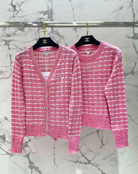 C 25 neue karierte Strickjacke mit V-Ausschnitt in Kontrastfarbe ➕ Rundhalsausschnitt, lange Ärmel