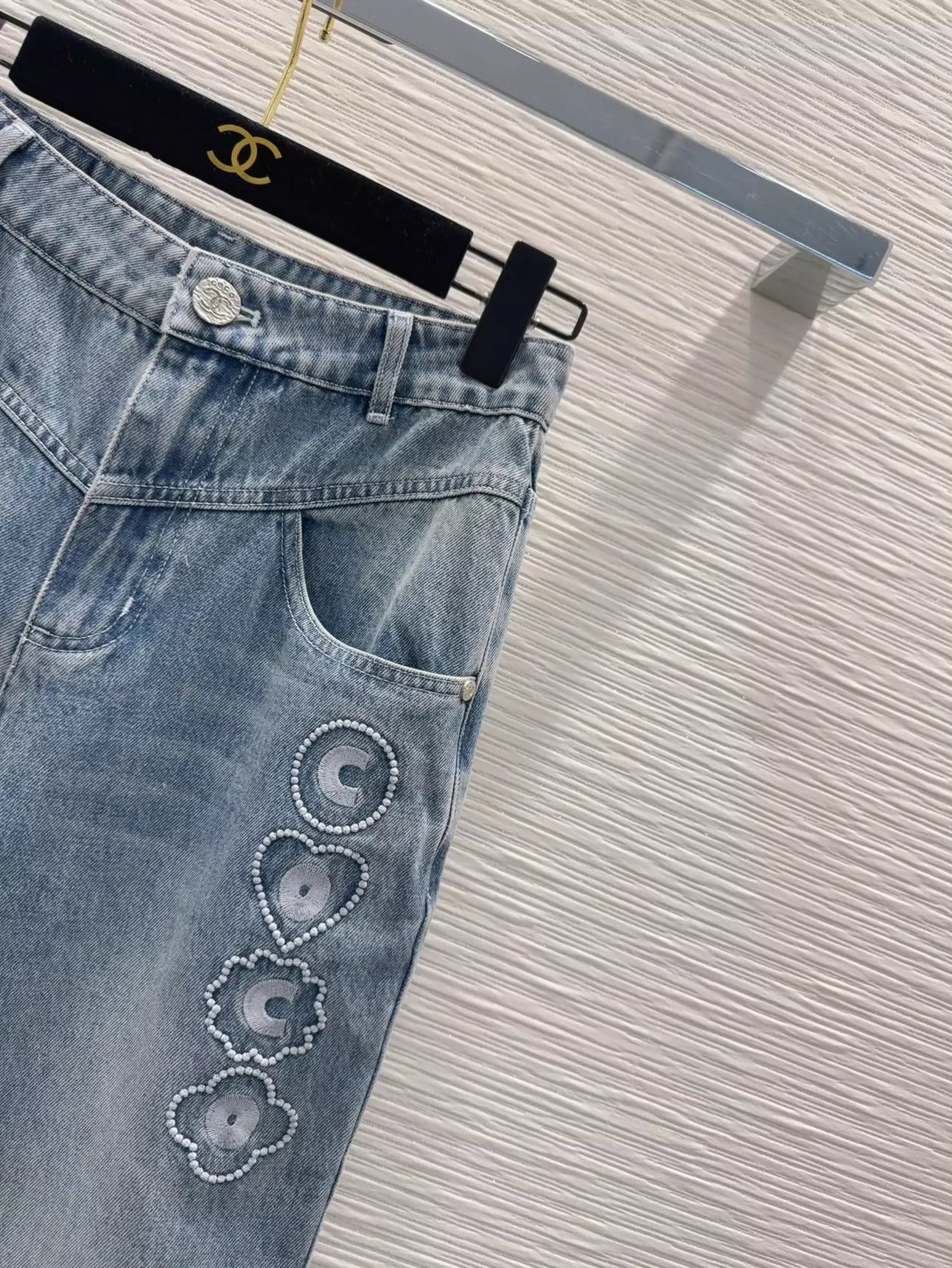 c 25 Neue bestickte Jeanshose