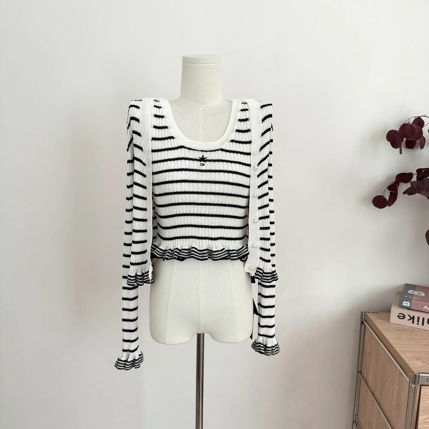 D 25 Striped Knitwear V-Neck Cardigan Jacket