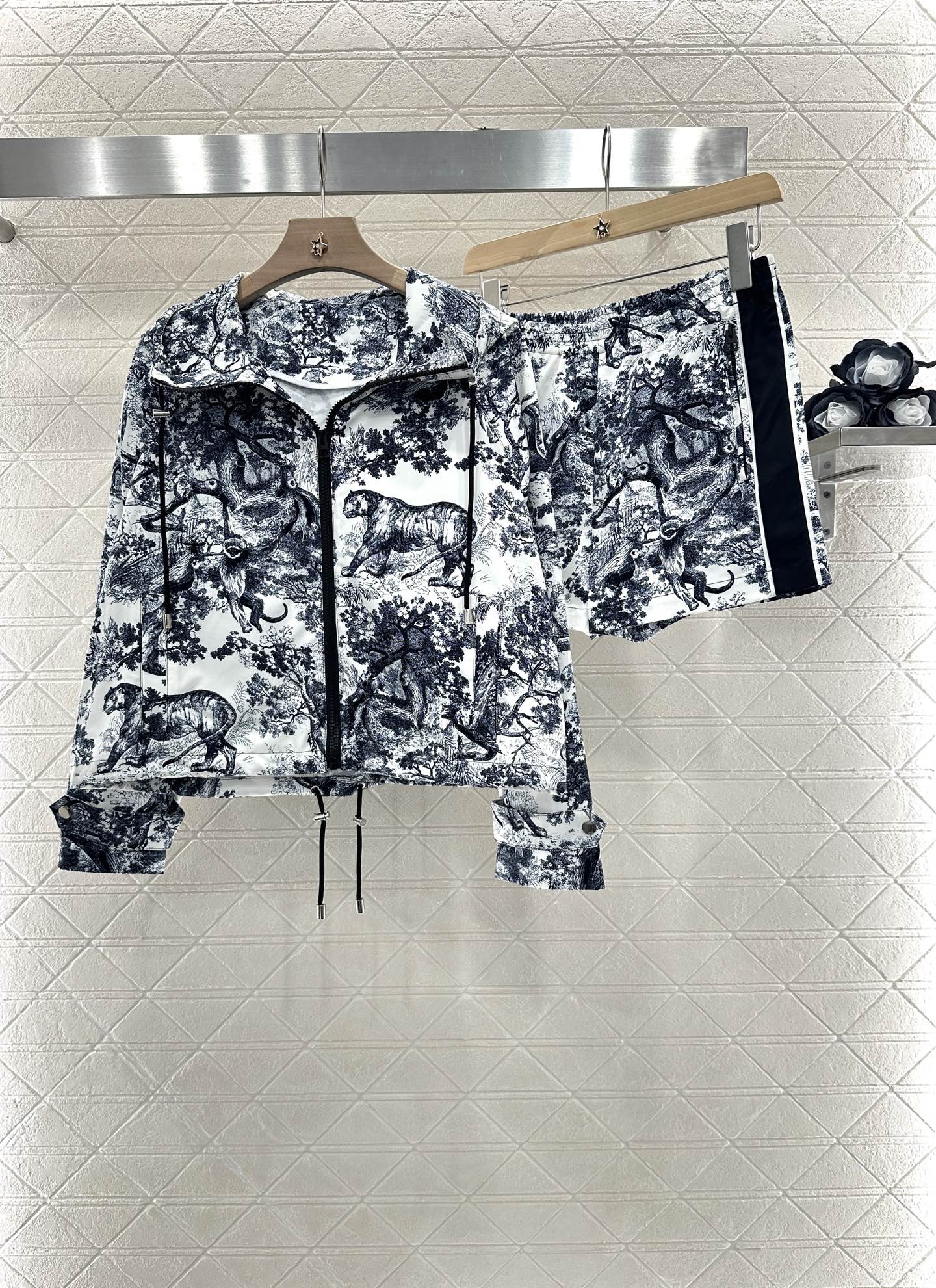 D 25 Hooded sun protection jacket and shorts set