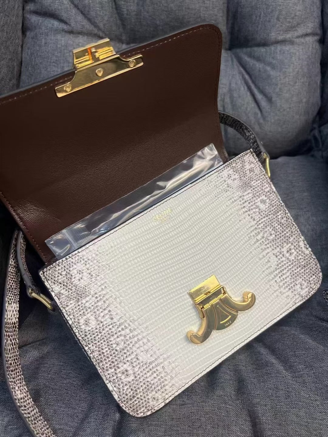 CE 25 Himalayan White Textured Shoulder Bag