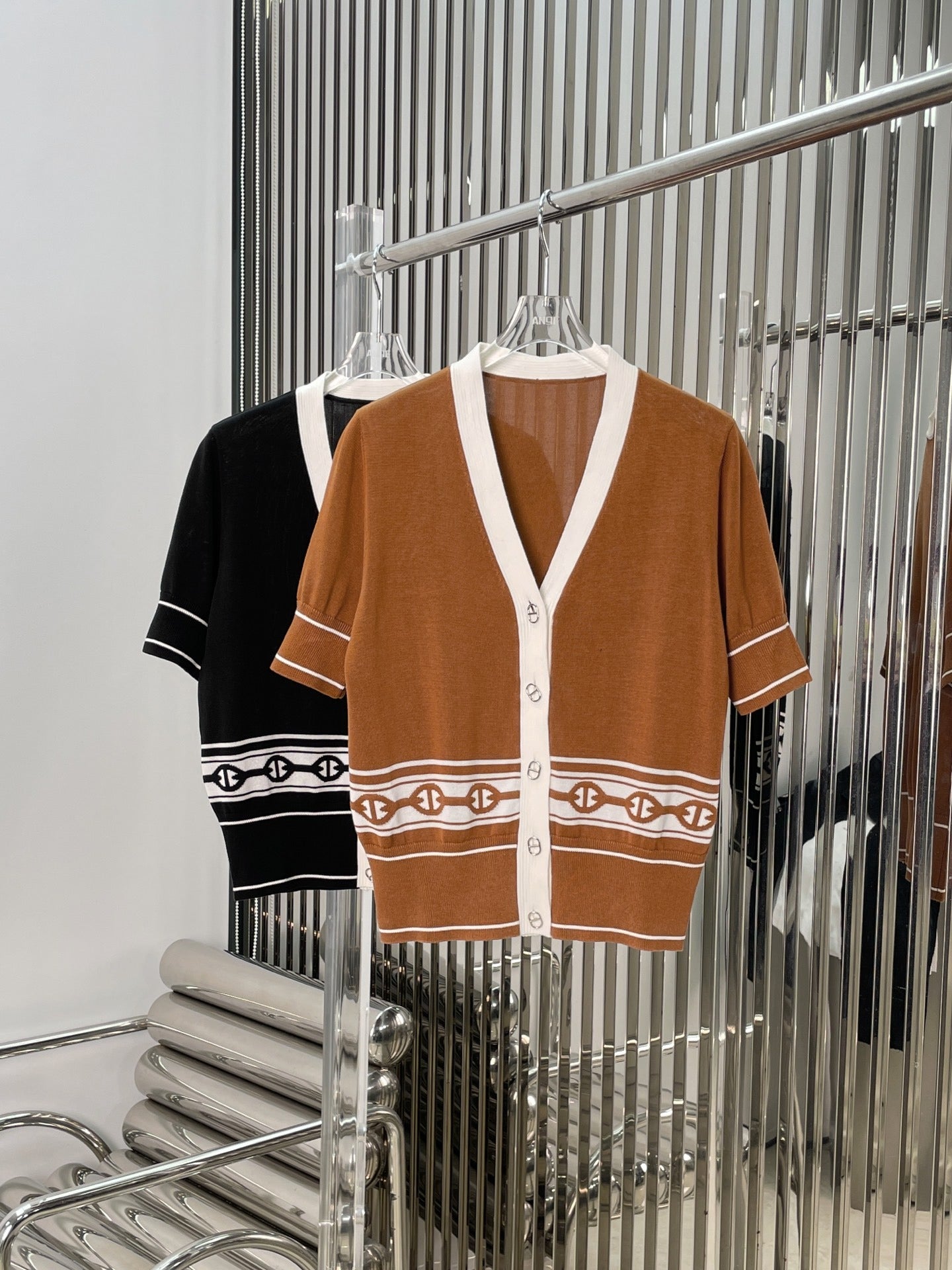 H 25 Jacquard V-Neck Short Sleeve Knit Cardigan