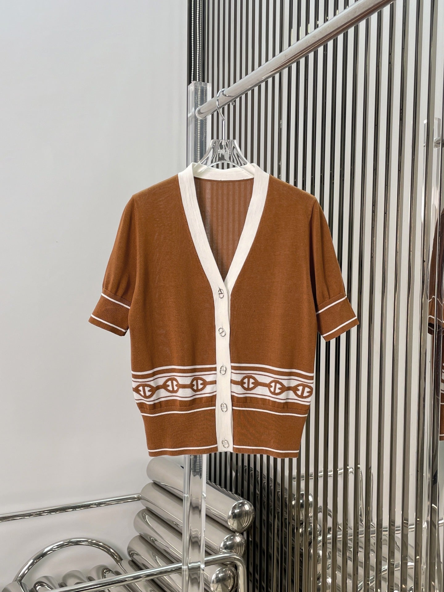 H 25 Jacquard V-Neck Short Sleeve Knit Cardigan