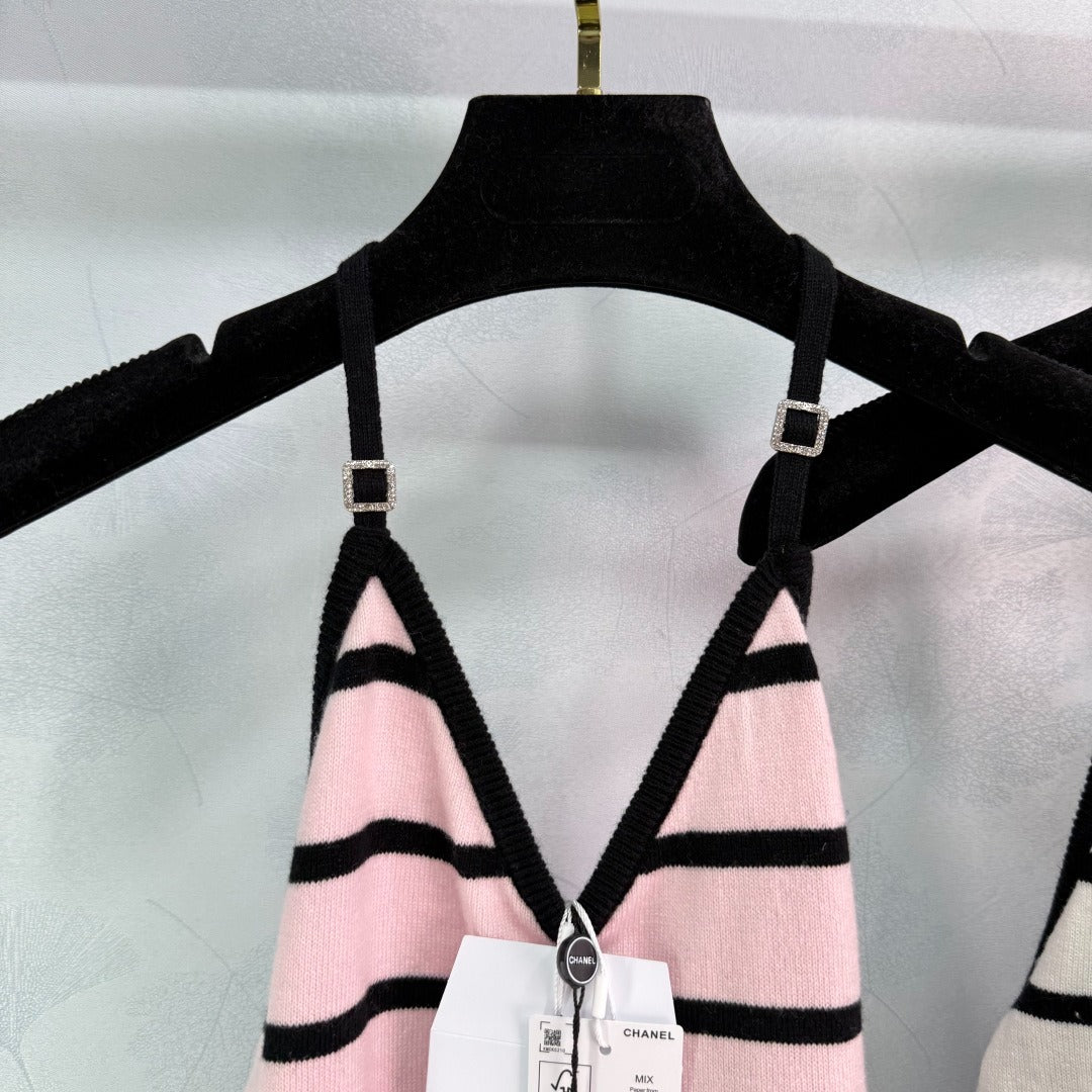 c 25s new product! Colorblocked Stripe Hanging Neck Knit Tank Top
