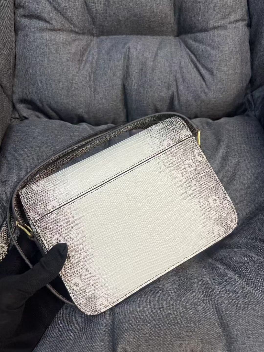 CE 25 Himalayan White Textured Shoulder Bag