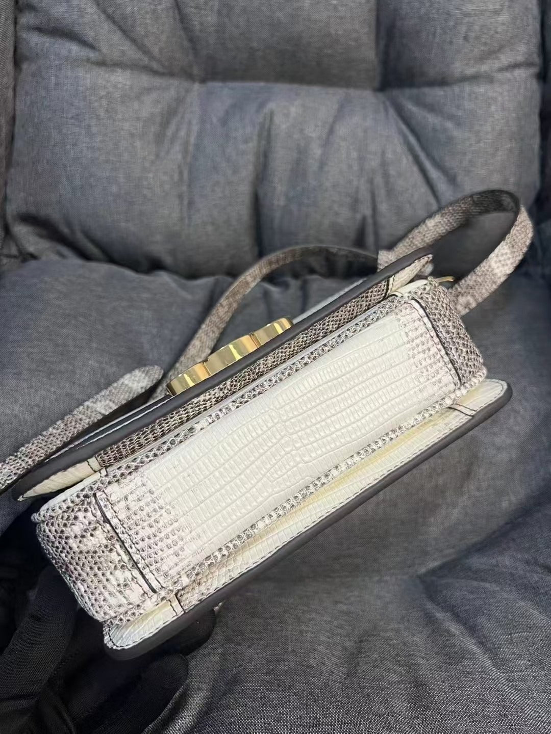 CE 25 Himalayan White Textured Shoulder Bag