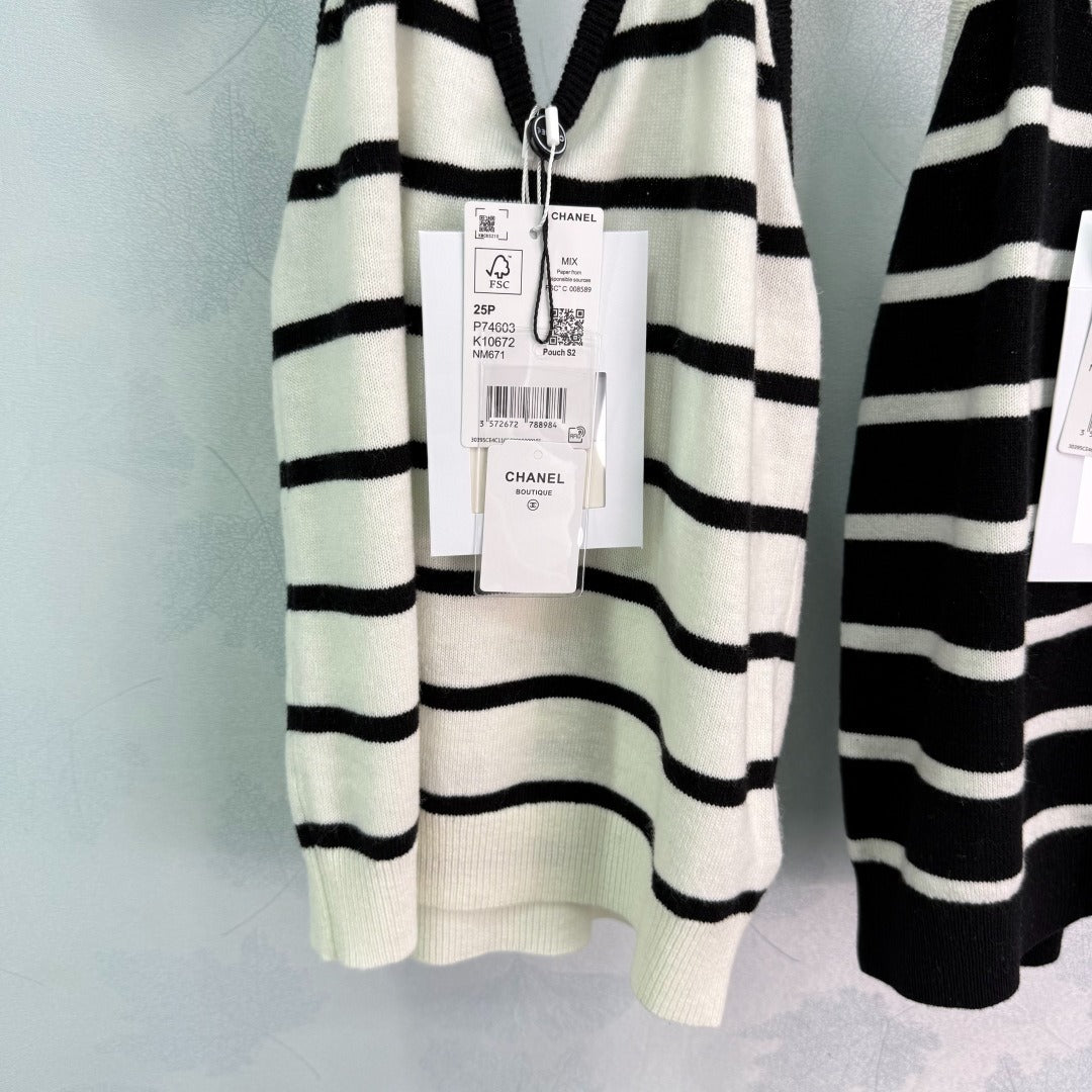 c 25s new product! Colorblocked Stripe Hanging Neck Knit Tank Top