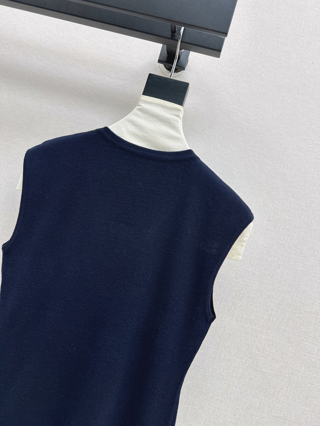 Bru 25fw v-neck vest