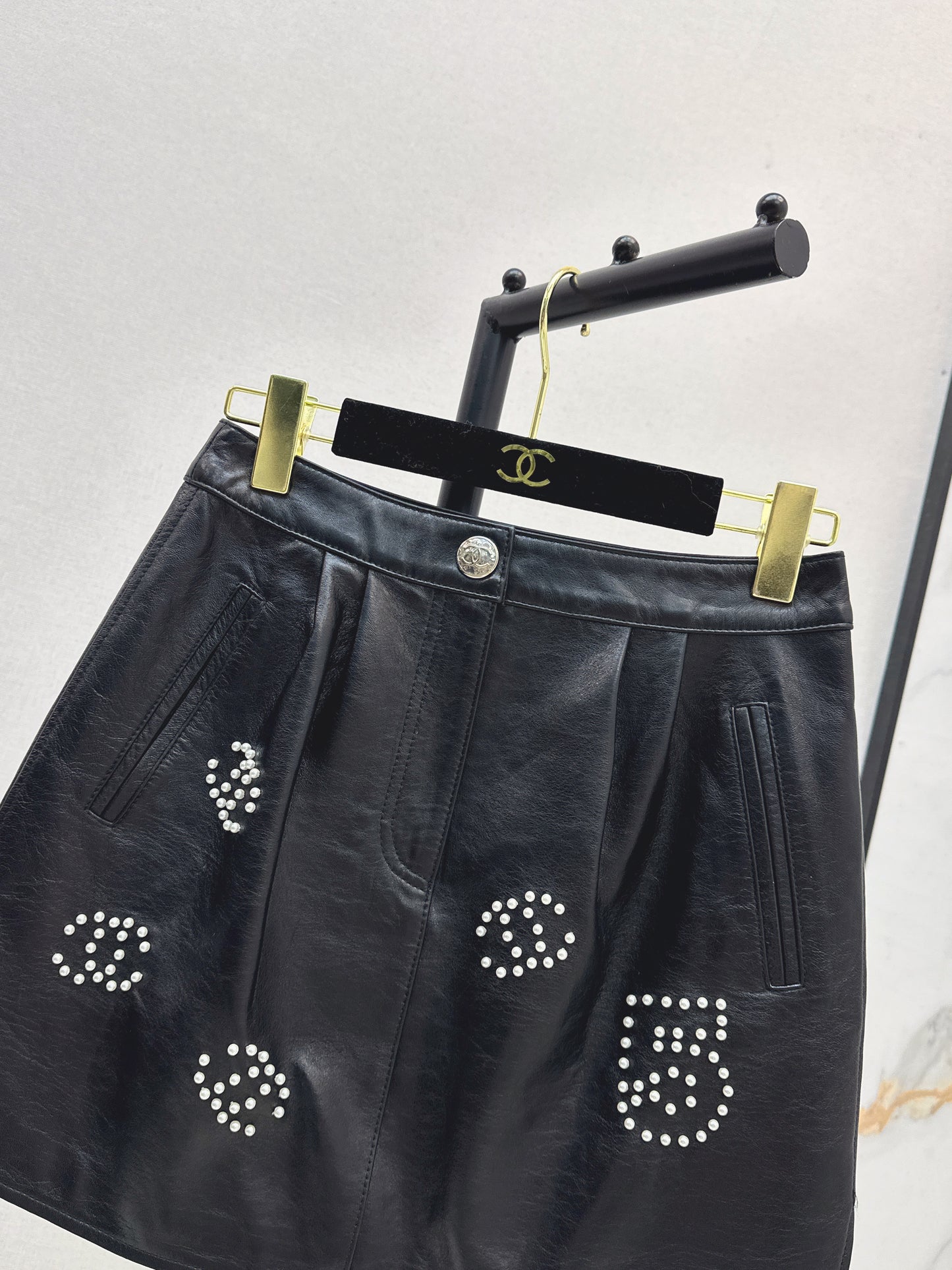 C 25 High-end handmade logo beaded sheepskin skirt(BLACK/BLUE/PINK)