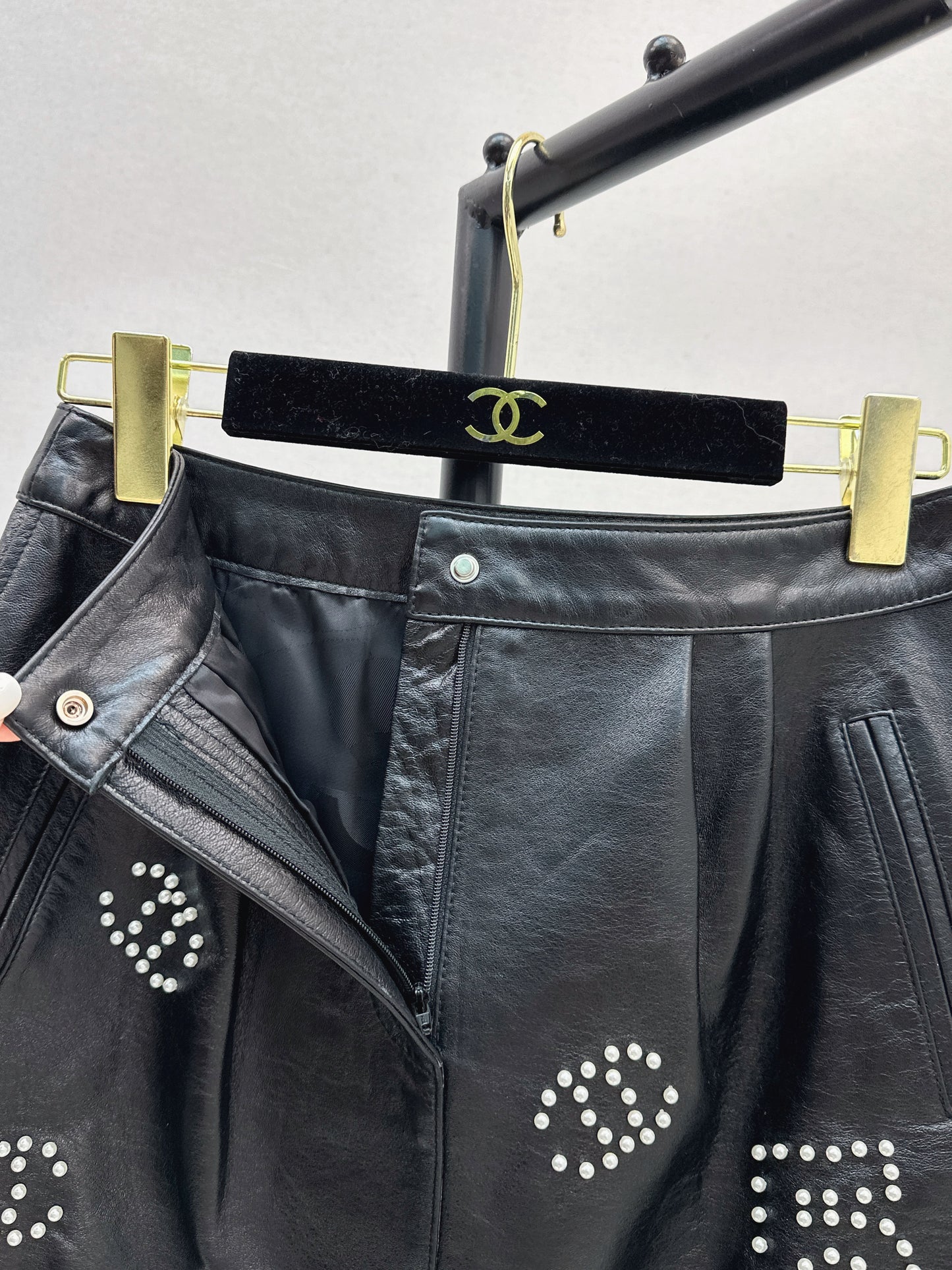 C 25 High-end handmade logo beaded sheepskin skirt(BLACK/BLUE/PINK)