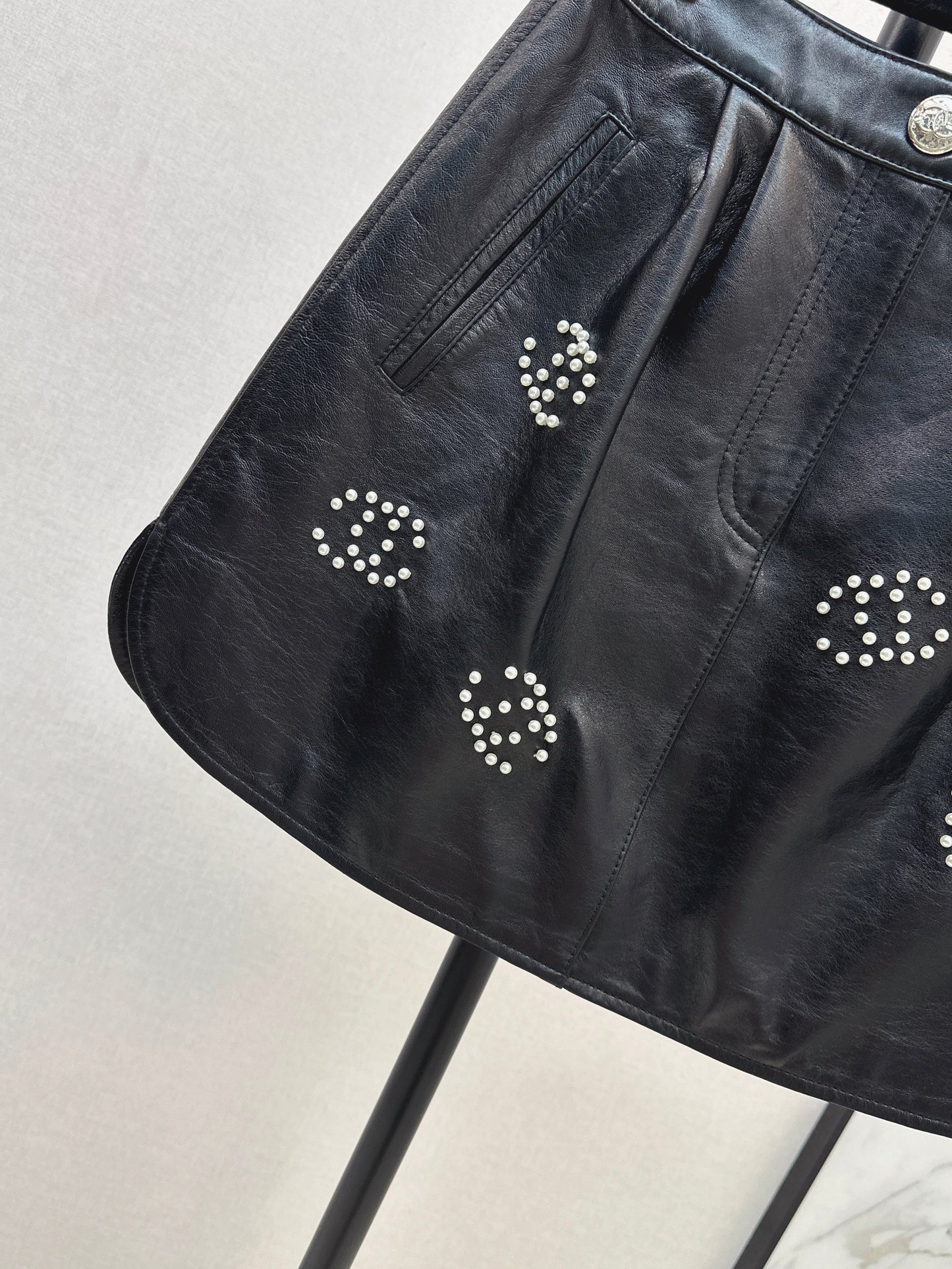 C 25 High-end handmade logo beaded sheepskin skirt(BLACK/BLUE/PINK)