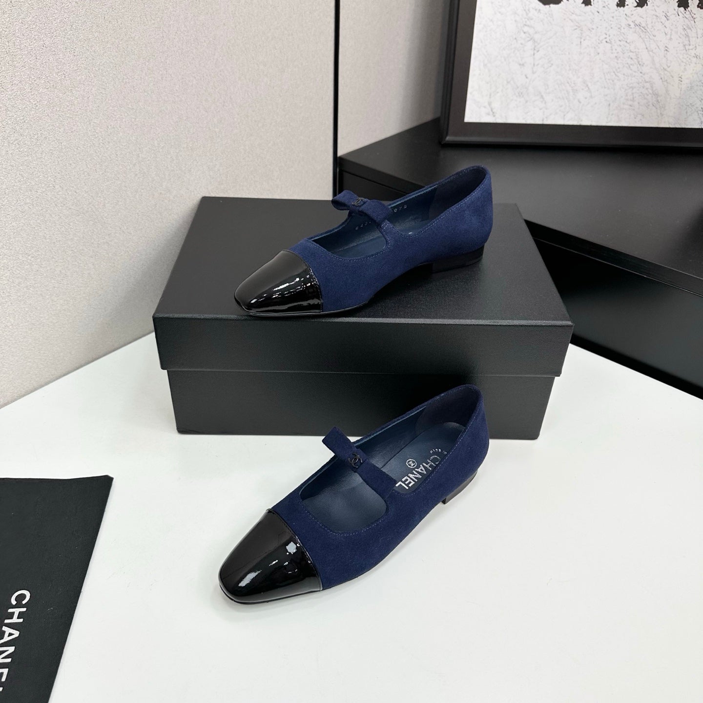 C 25 Pointed lacquered flat shoes(BLACK/BLUE/RED)