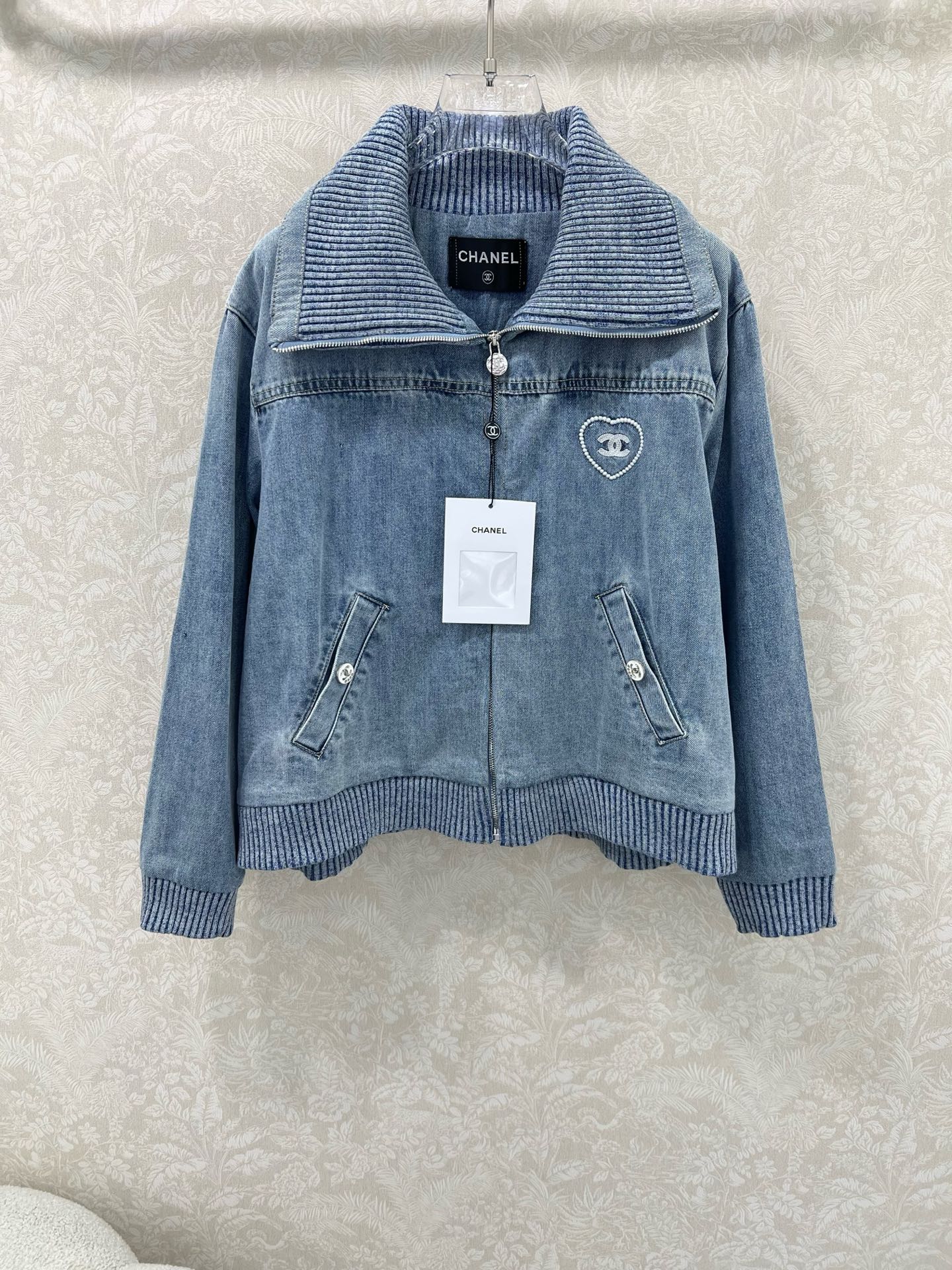 C 25 New Letter Heart Embroidered Denim Jacket