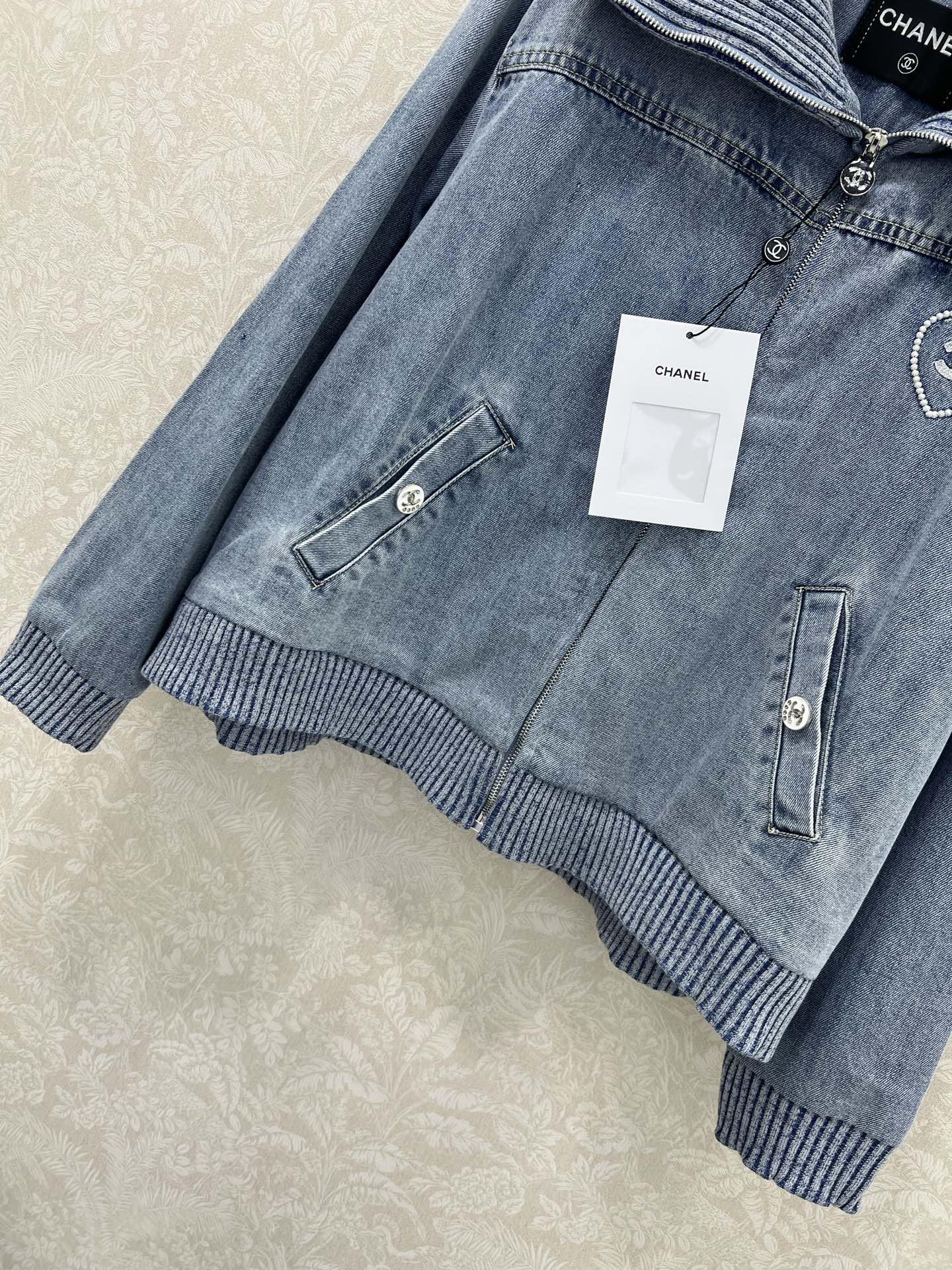 C 25 New Letter Heart Embroidered Denim Jacket