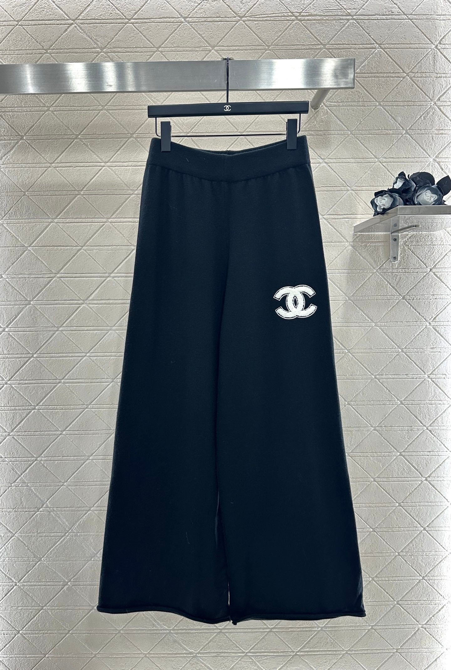 C 25 Lettering knitted top and trousers set