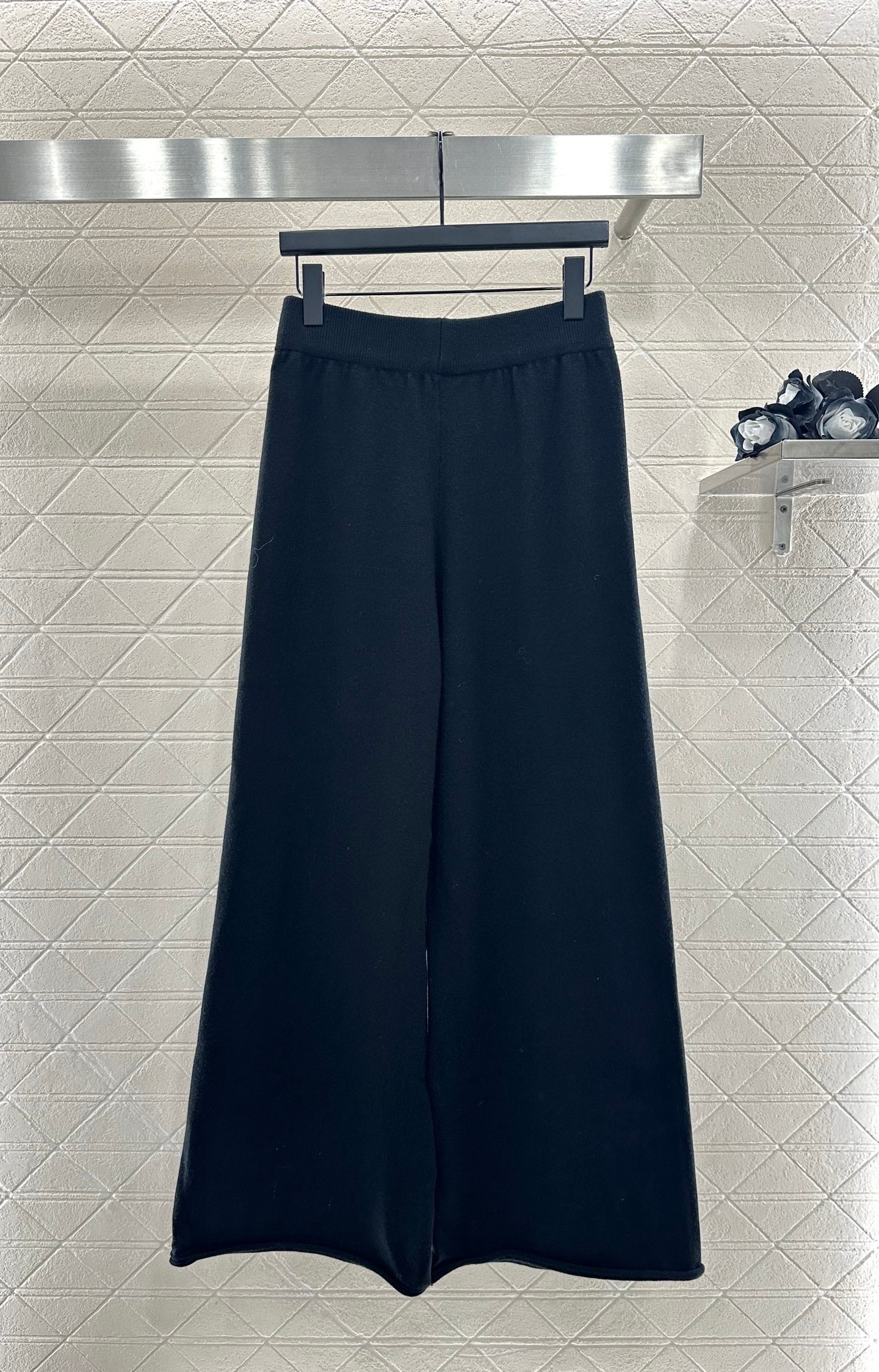 C 25 Lettering knitted top and trousers set
