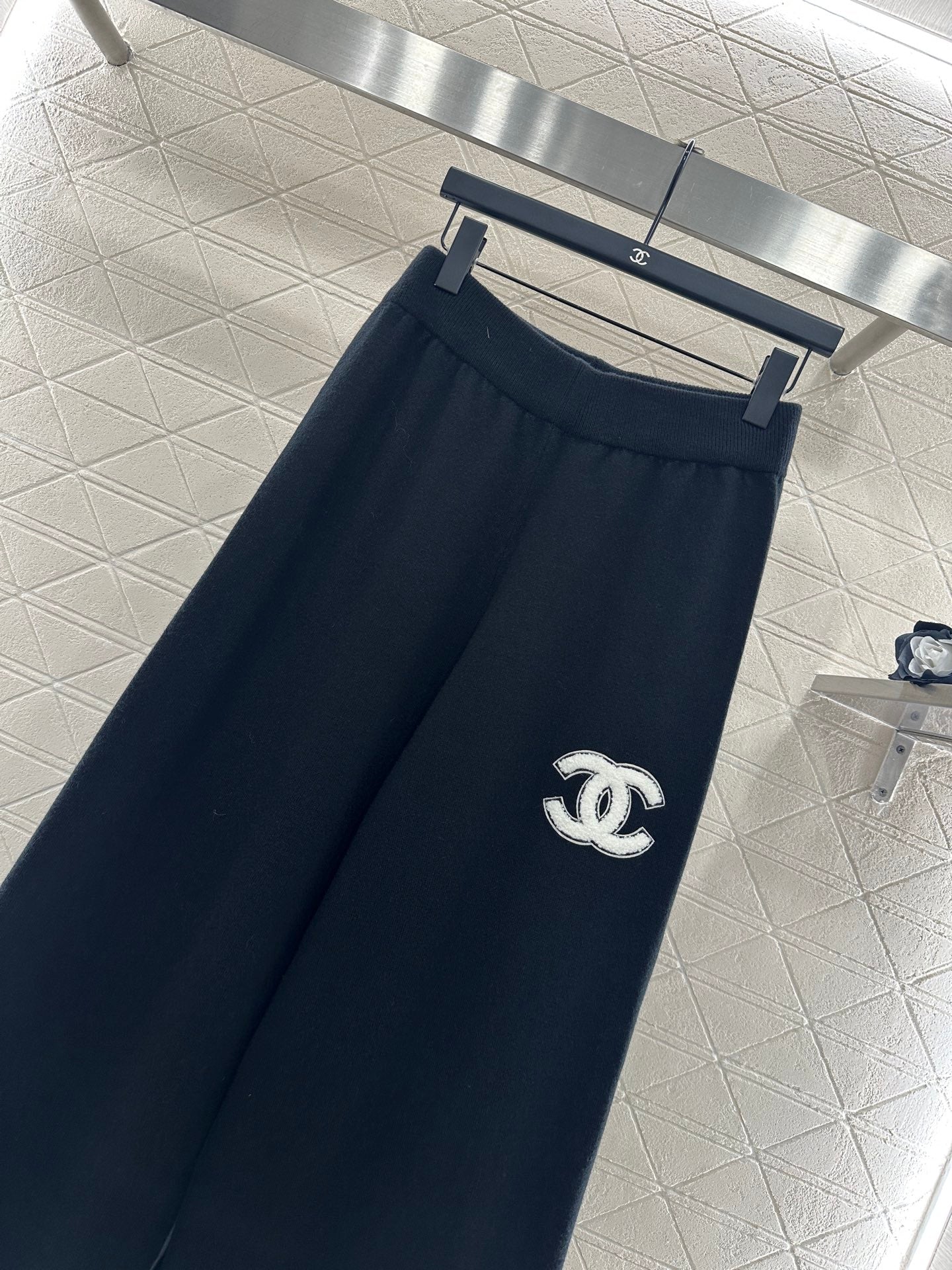 C 25 Lettering knitted top and trousers set