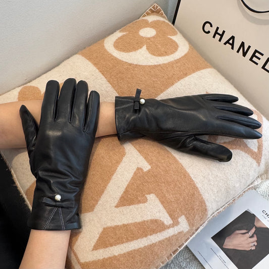 Di 25 Pearl Butterfly Lambskin Gloves