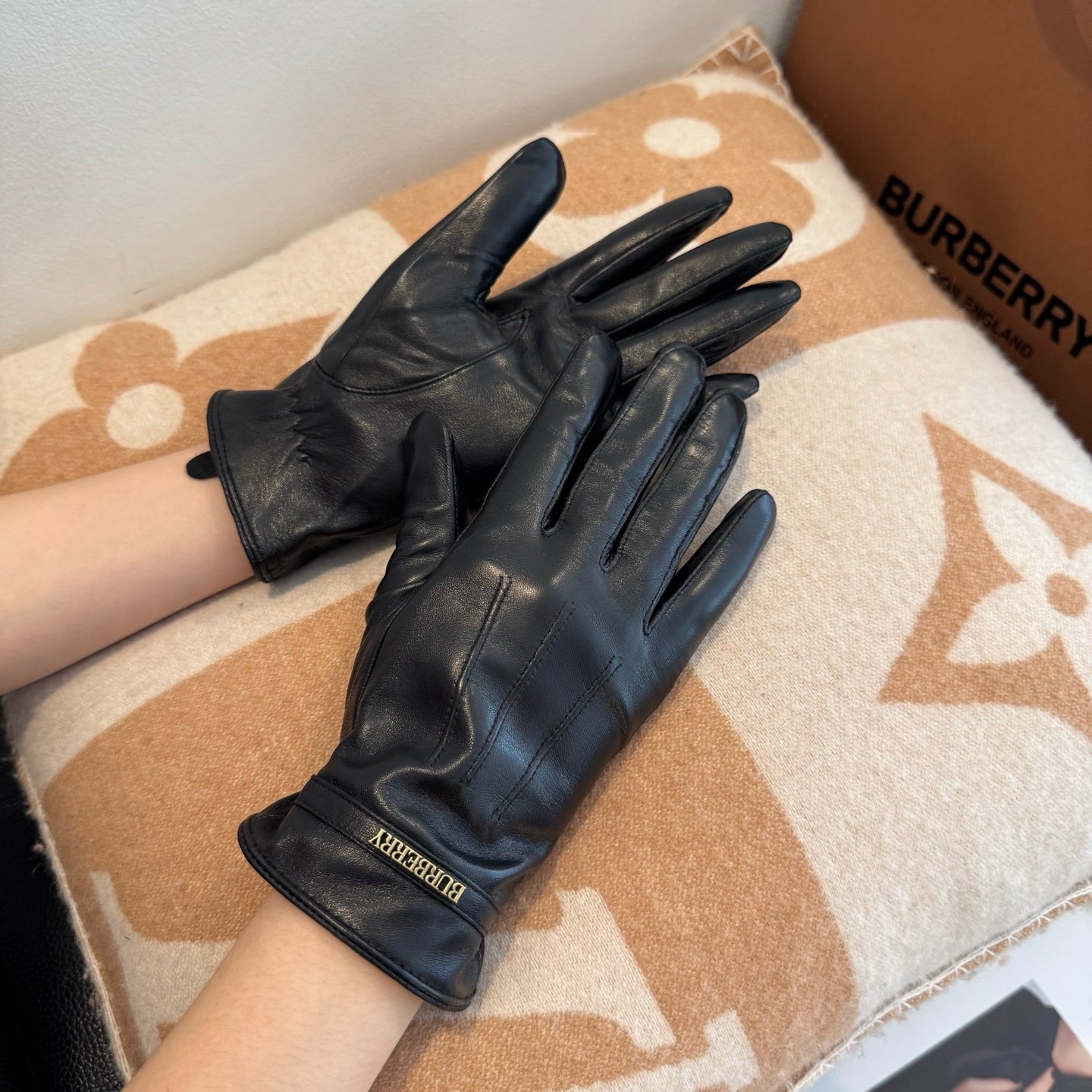 Bur 25 sheepskin gloves