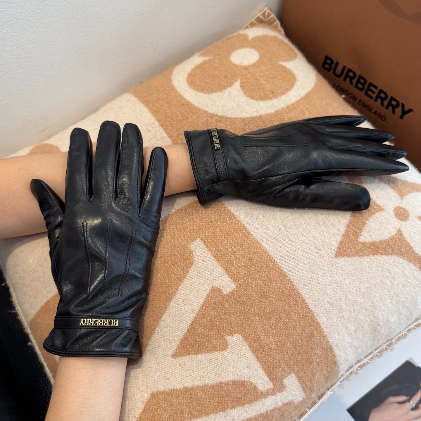 Bur 25 sheepskin gloves