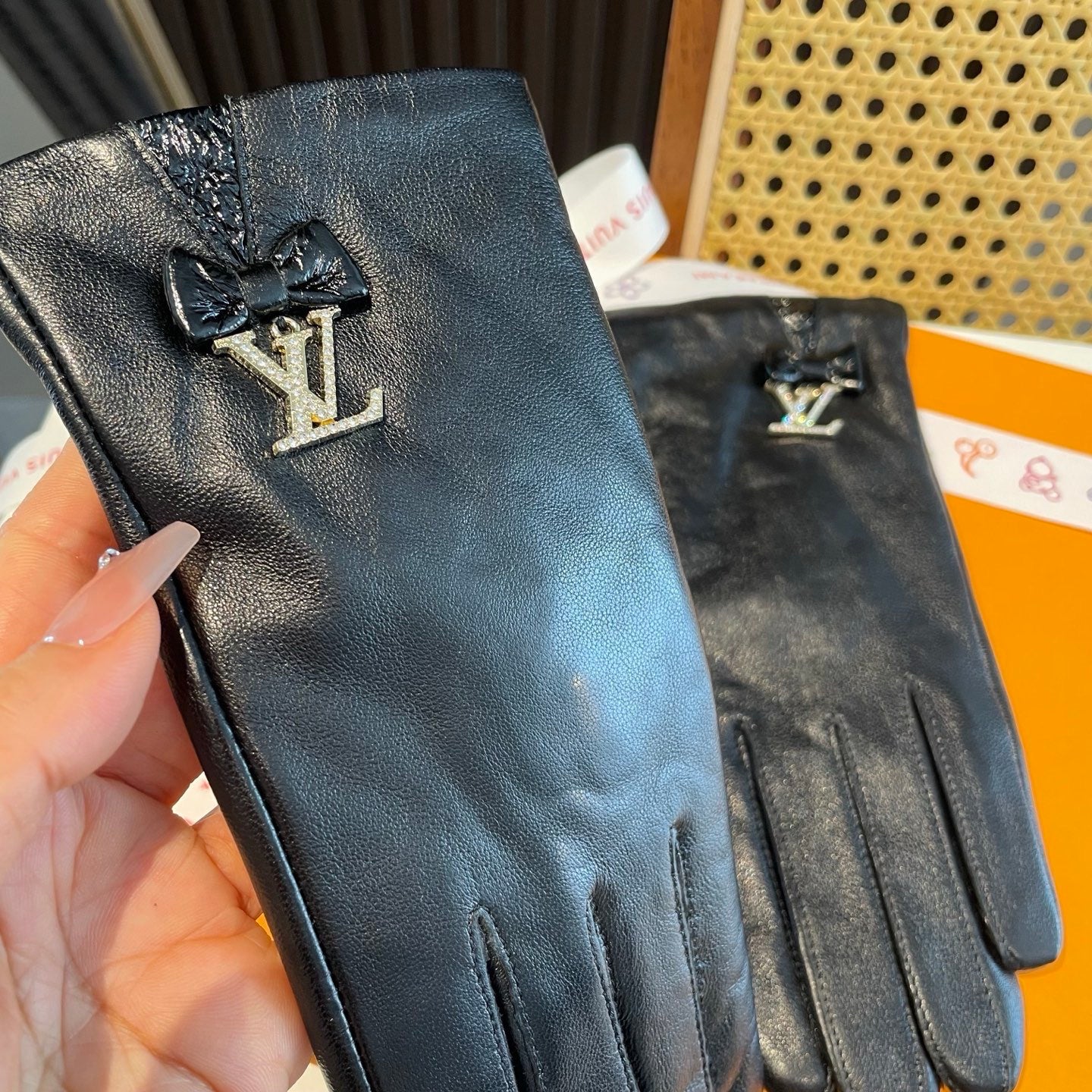 L 25 Bow-knot sheepskin gloves