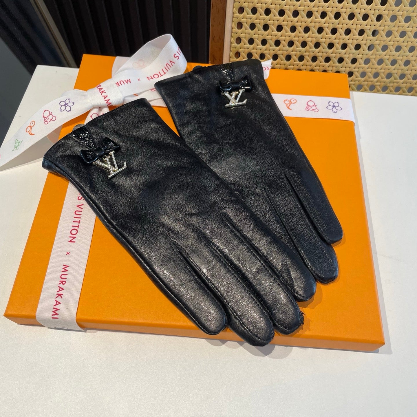 L 25 Bow-knot sheepskin gloves