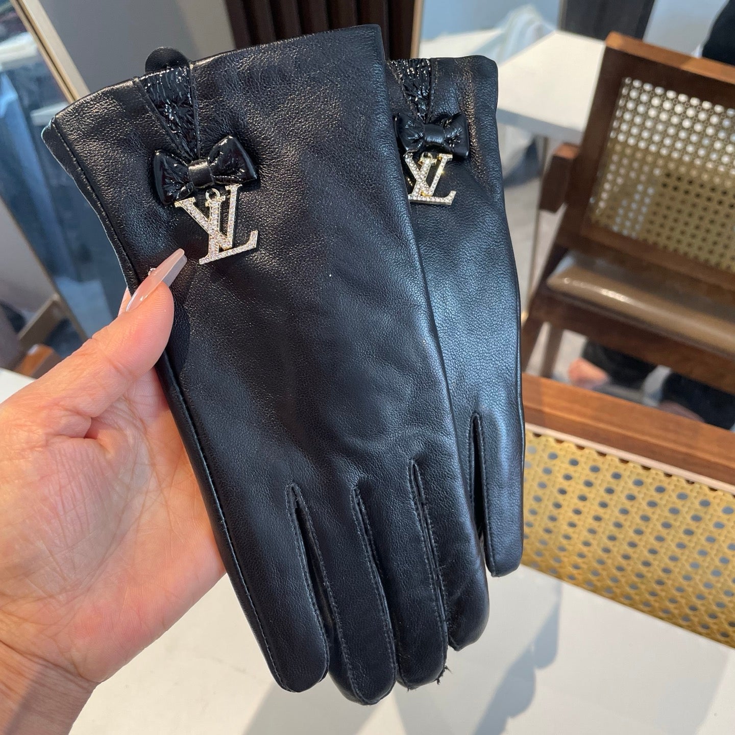 L 25 Bow-knot sheepskin gloves