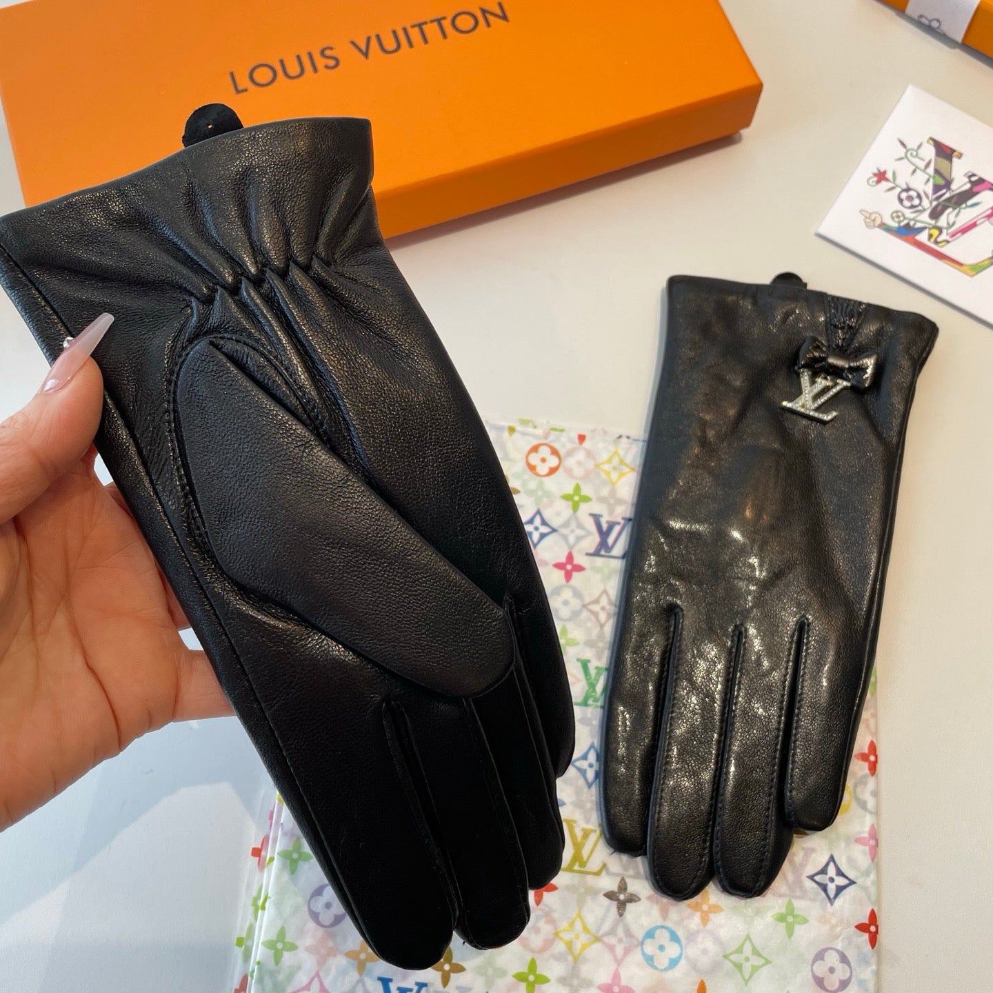 L 25 Bow-knot sheepskin gloves