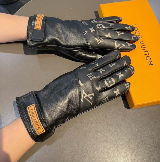 L 25 Co-branded logo printed sheepskin gloves