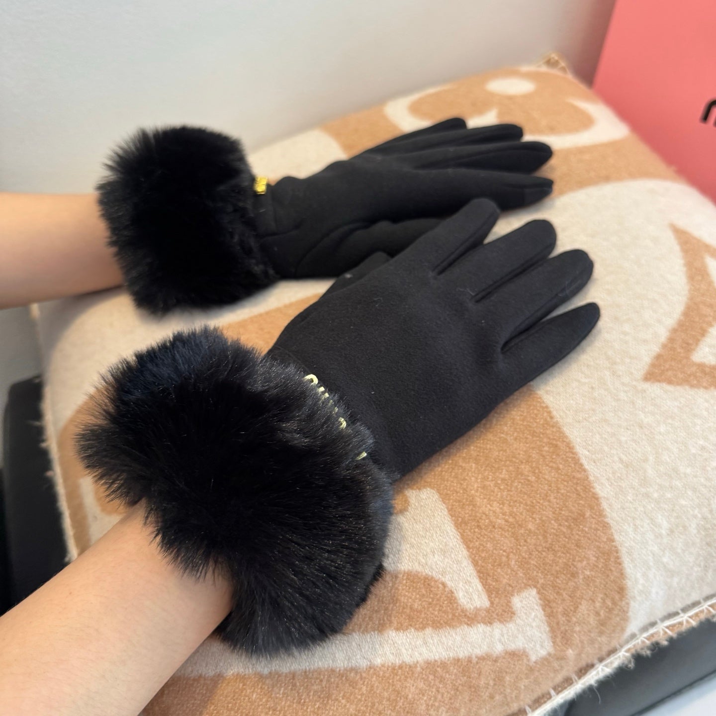 Mi 25 Lazy rabbit wool gloves