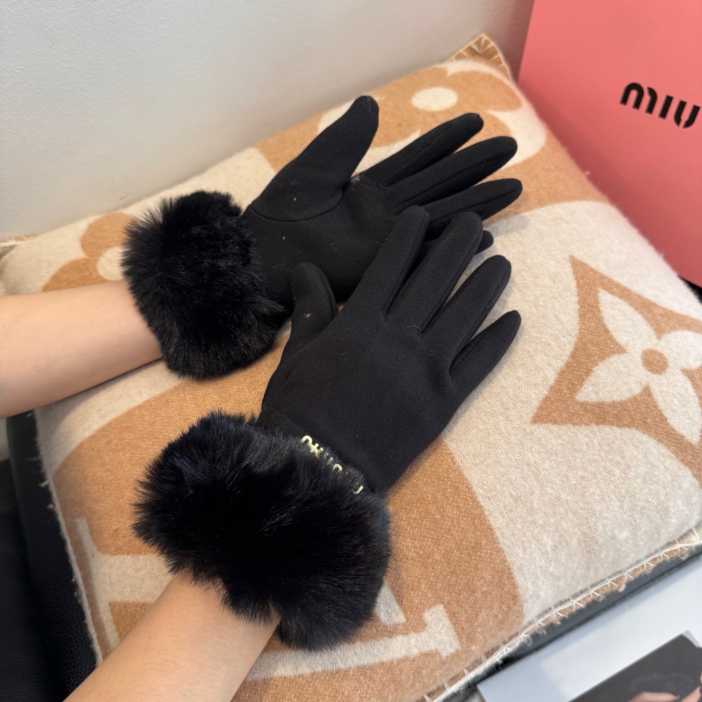 Mi 25 Lazy rabbit wool gloves